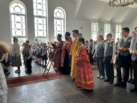 Благодарственный молебен и торжественная линейка