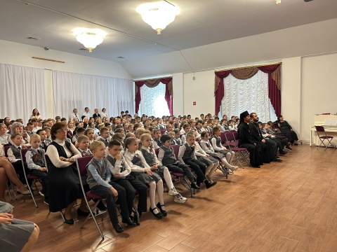 ЭТИХ ДНЕЙ НЕ СМОЛКНЕТ СЛАВА!