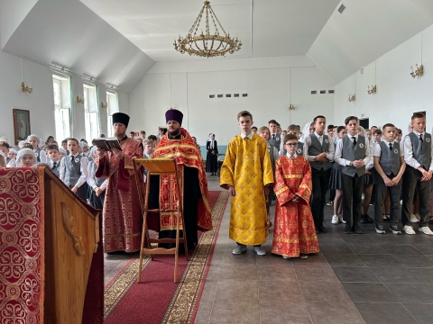 Благодарственный молебен и торжественная линейка